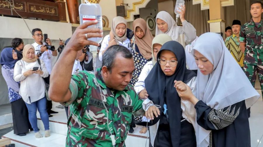 1,700 fall sick in Indonesia this week from free school meals