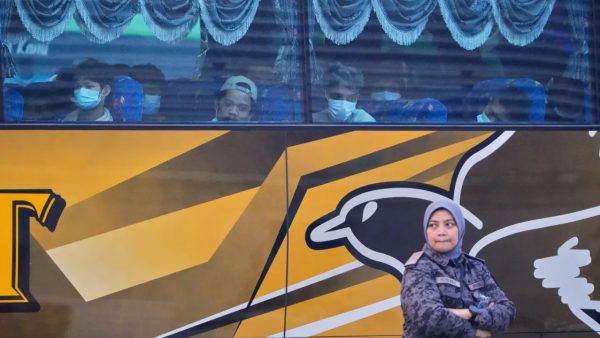 Malaysia begins controversial return of Myanmar asylum seekers