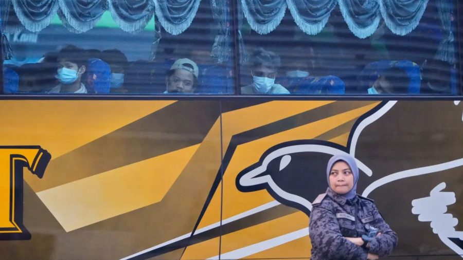 Malaysia begins controversial return of Myanmar asylum seekers