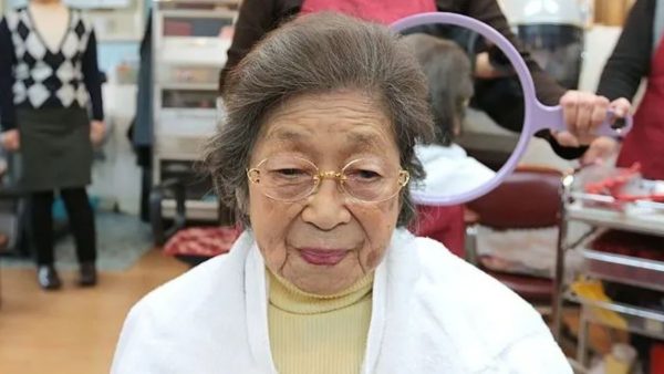 Number of centenarians in Japan top 100,000 for first time