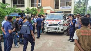 Police officer killed, 9 injured as van overturns in Madaripur