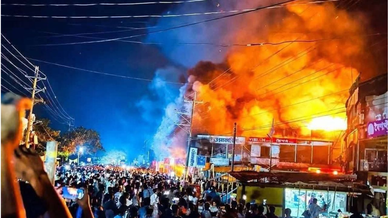 Fire guts 10 shops in Teknaf; 20 injured teknaf fire
