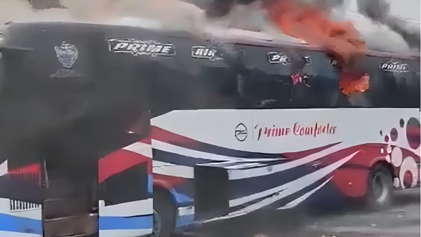 AC bus catches fire near Mohakhali terminal