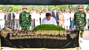 PM attends janaza of valiant freedom fighter Abdul Hai