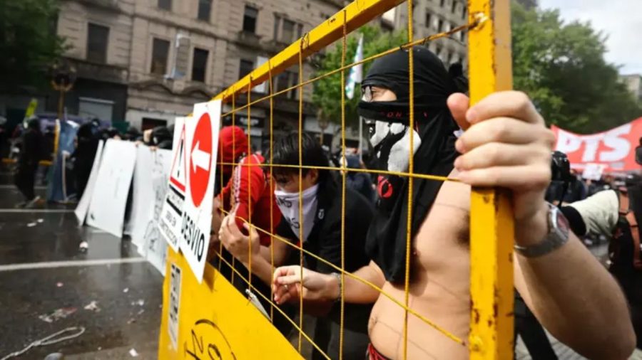 Argentina protest over education cuts erupts into clashes