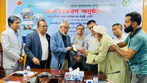 Labour minister distributes Tk5cr in grants to 583 workers