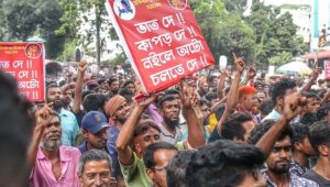 Auto-rickshaw drivers stage demo at Press Club