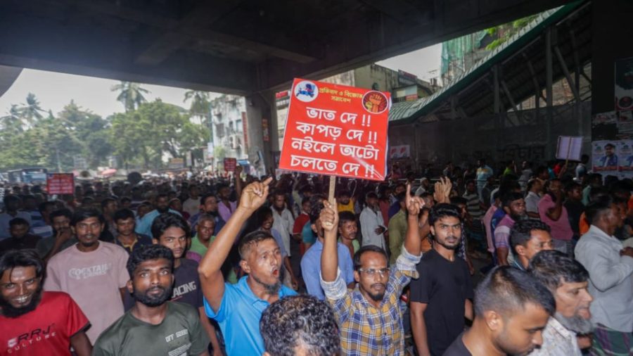 Auto-rickshaw drivers stage demo at Press Club