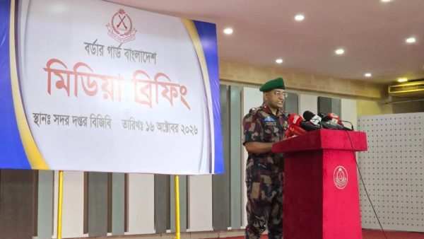 BGB in talks to bring back two Bangladeshi policemen held by BSF