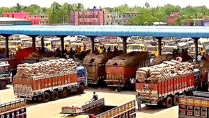 Trade resumes at Bhomra land port