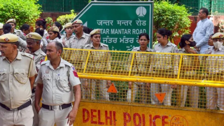 India SC orders removal of barricades around court amid CJP protests