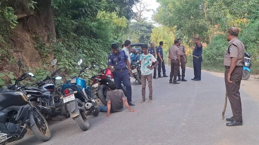 Over 100 passengers held hostage in Cox’s Bazar robbery