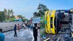 20 injured as bus overturns on Chattogram-Cox’s Bazar highway