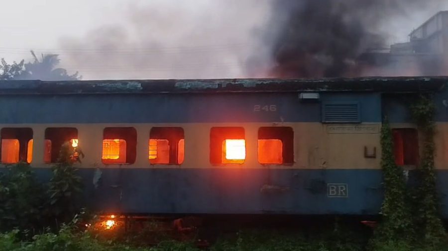 Fire in abandoned train carriage brought under control in Ctg