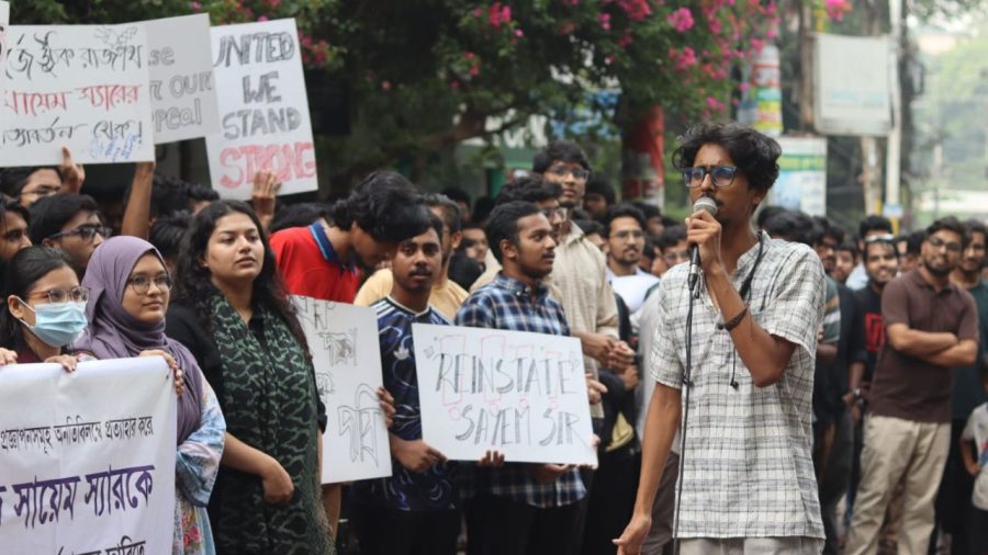 Cuet students bring protest to Chattogram, appeal for PM’s intervention
