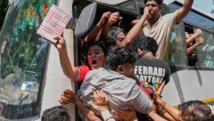 Delhi crackdown: 700 detained as protesters demand CEC’s resignation