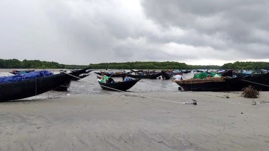 Rough seas, rain bring dry fish operations to a standstill at Dublar Char