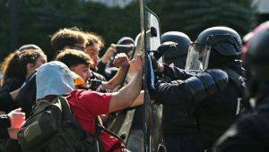 Hundreds of schools to close amid protests in France