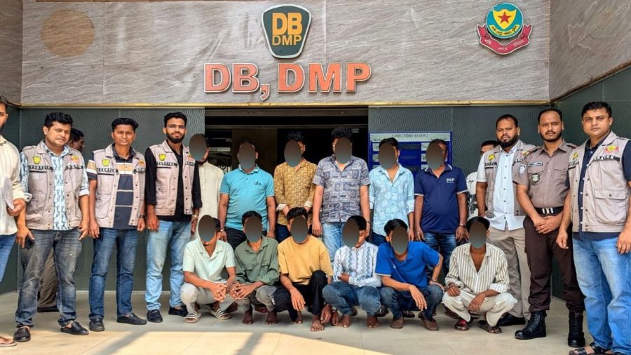 13 arrested with 316 stolen mobiles, 9 tabs in Gulistan