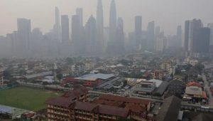 Malaysia closes schools amid unhealthy haze from Indonesia