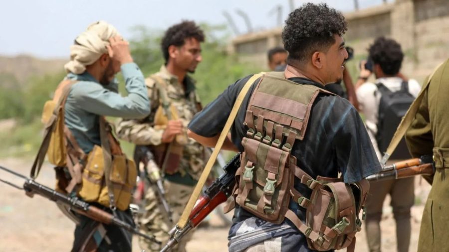 Yemeni forces claim gains at Bab el-Mandeb as Houthis squeeze Taiz