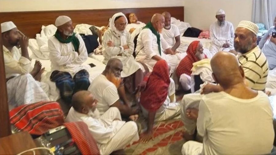 50 Umrah pilgrims from Pabna stranded in Saudi Arabia