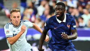 Italy hold 10 man France to draw in Paris