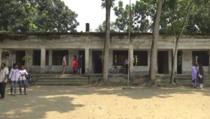 500 students risk lives in crumbling classrooms