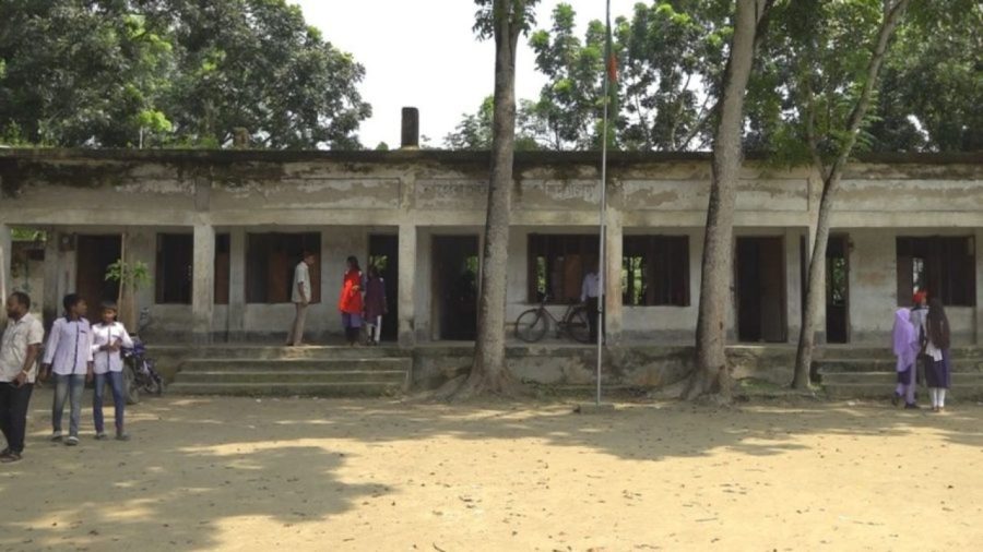 500 students risk lives in crumbling classrooms
