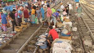 Out of centre, into chaos: Traders, experts divided over Karwan Bazar relocation