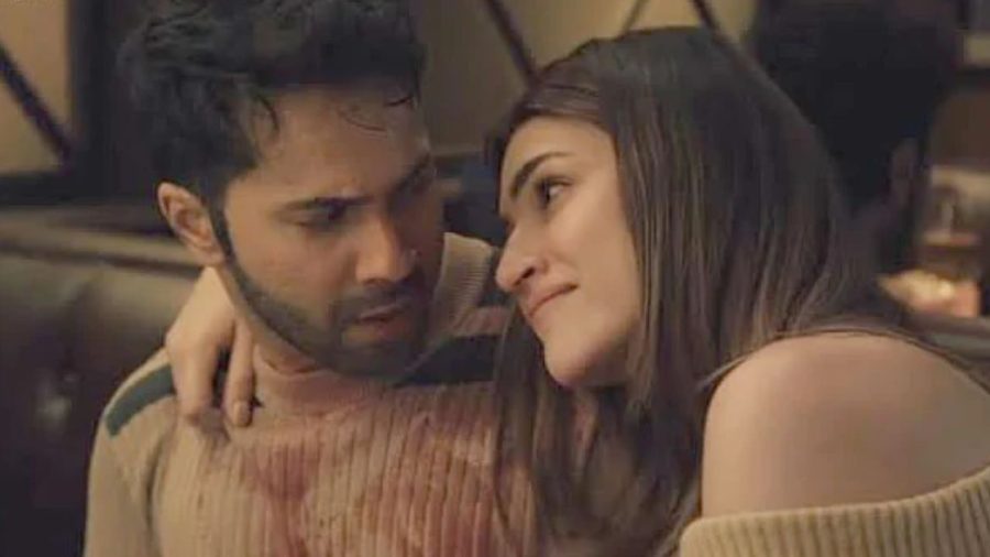 Kriti, Varun recreate unsettling scene from ‘Obsession’