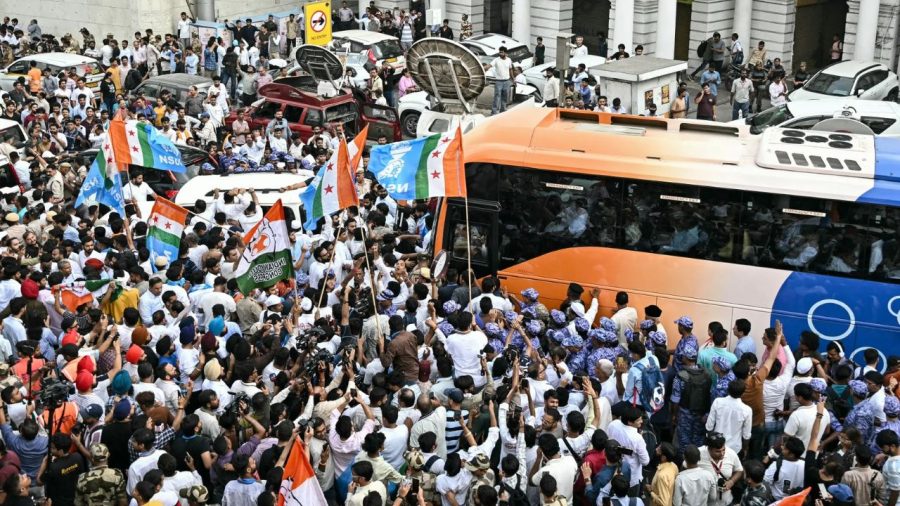 Mamata, Kharge blast govt over handling of Jantar Mantar protests