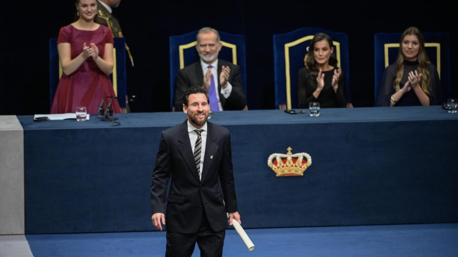 Messi receives top Spanish award from heir to throne