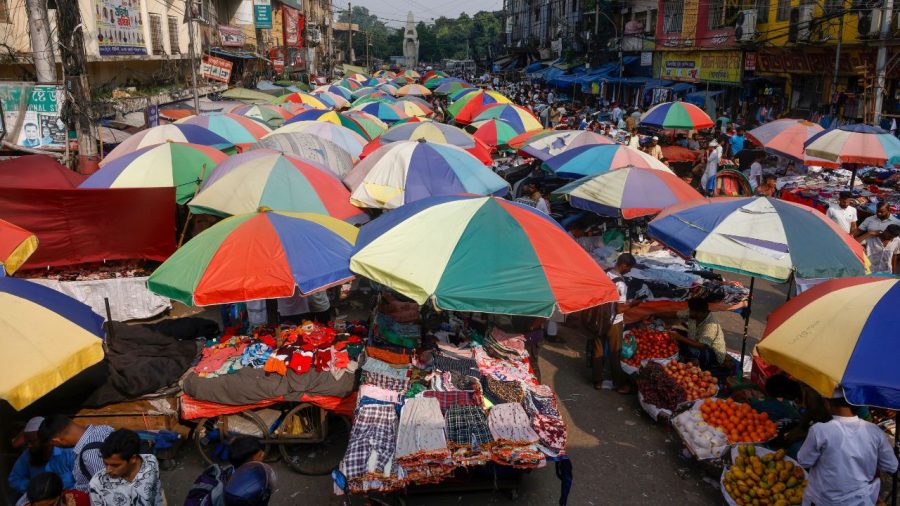 Cat-and-mouse on Dhaka roads: Downtown chokes on hawkers as Mirpur breathes