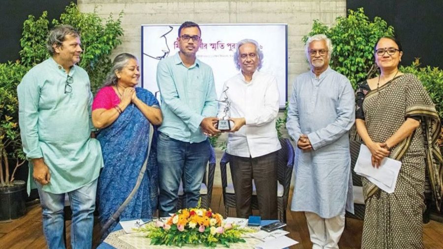 Barkat Hossain Polash wins Mishuk Munier Memorial Award 2026