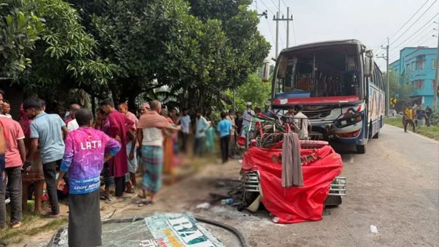 Seven killed as bus hits auto-rickshaw in Mymensingh