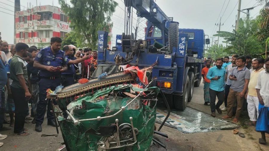 Seven killed as bus hits auto-rickshaw in Mymensingh