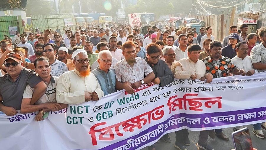Port workers protest NCT deal, threaten hunger strike