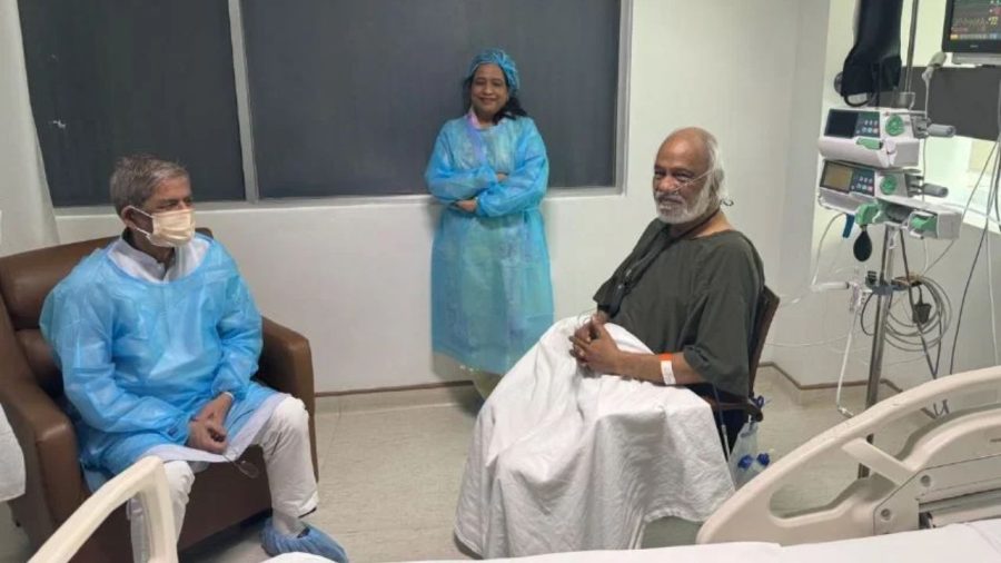 President visits Moyeen Khan at Evercare Hospital
