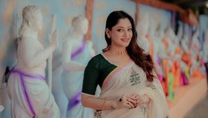 Puja Chery embraces festive spirit in traditional sari