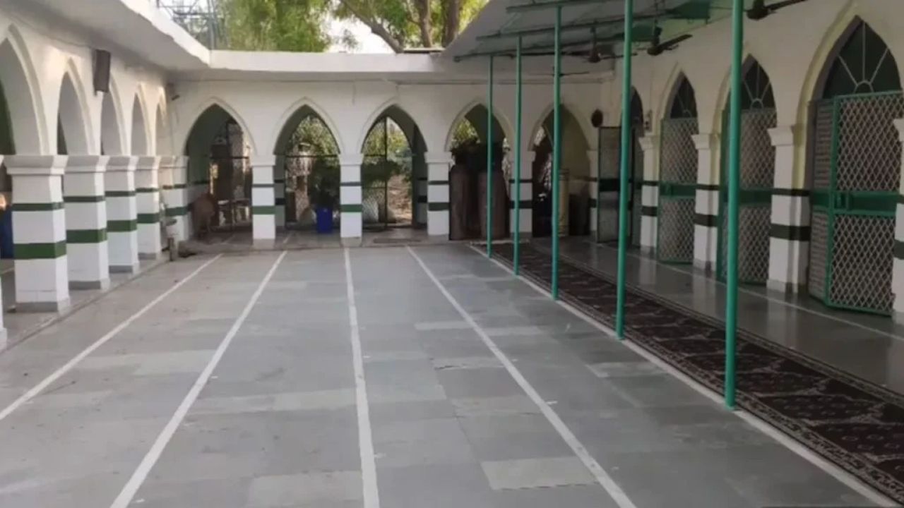 Fears grow over demolition of mosque near Modi’s residence in Delhi