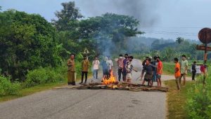Road blockade underway in Rangamati, Khagrachhari