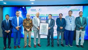 Runner chief tells DIU students to build skills, embrace change