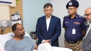 Salahuddin visit police inspector injured in Khulna mugging attack