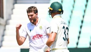 Australia struggle at 187/6 as bad light ends Day 1