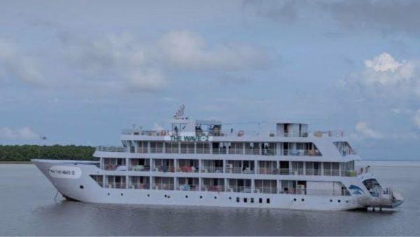 Forest guards foil robbery attempt on tourist ship in Sundarbans