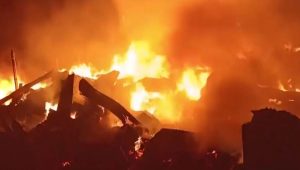 Fire breaks out at Gazipur jhut warehouse