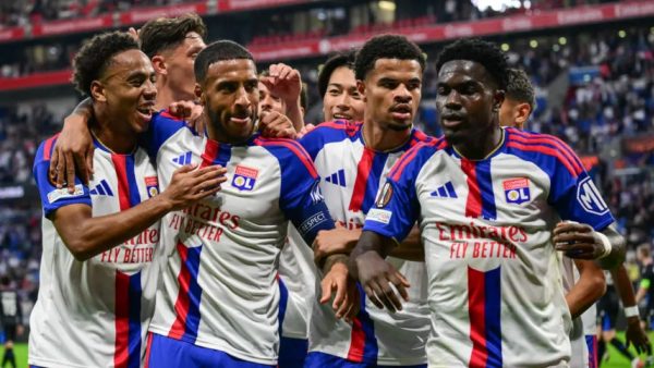 Lyon down Palace in Europa League, Sunderland leave it late