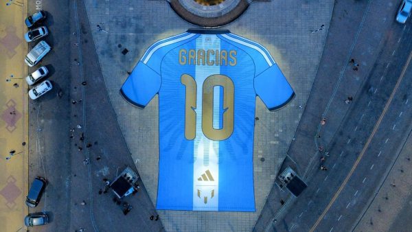Rosario unveils 30-metre long Messi Shirt