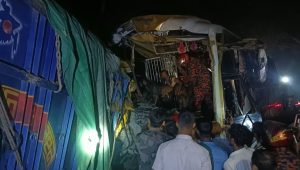 14 killed in bus-truck collision in Natore